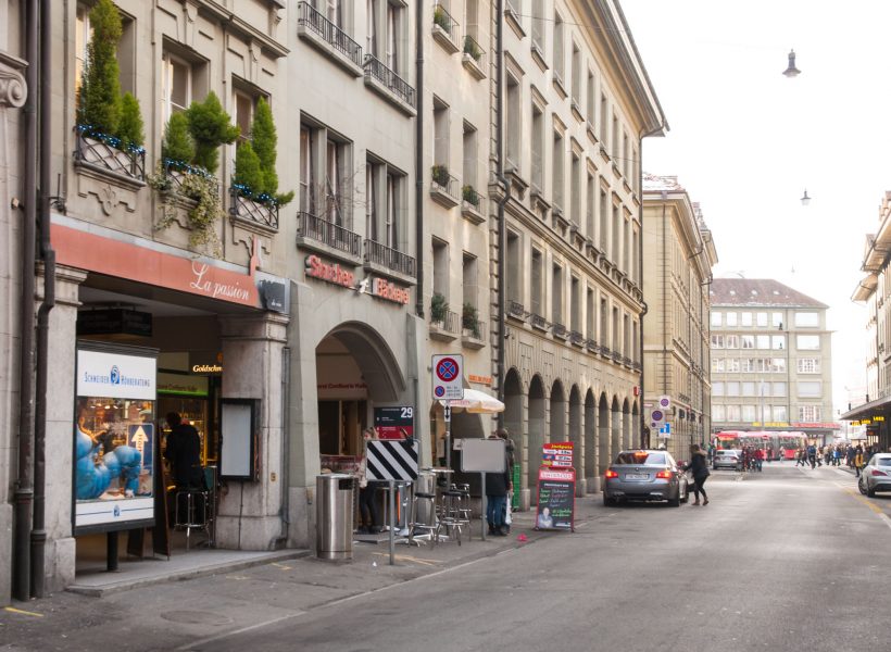 Sie finden uns nahe LOEB, Bus, Tram